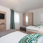 Vakantiehuis Luxury - La 1 & 2 *