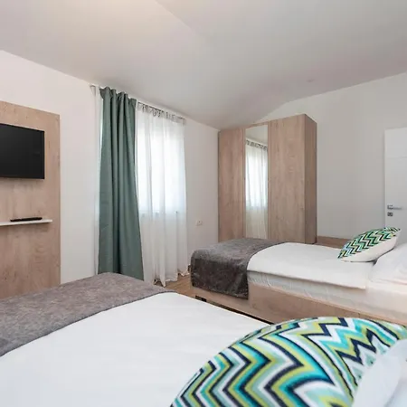 Prázdninový dům Luxury - La 1 & 2 *