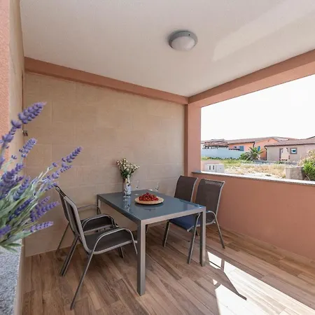 Luxury - La 1 & 2 * Вир