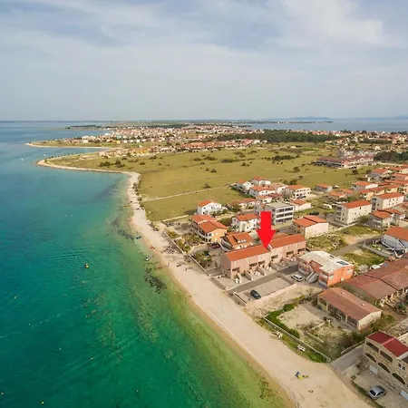 Luxury - La 1 & 2 Дом отдыха *