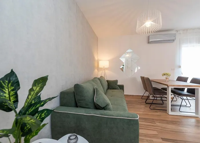 Luxury - La 1 & 2 * Vir